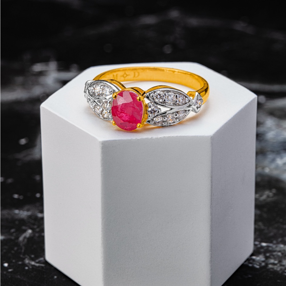 Natural 1.07ct Burmese Ruby and Diamond 18K Yellow Gold Ring
